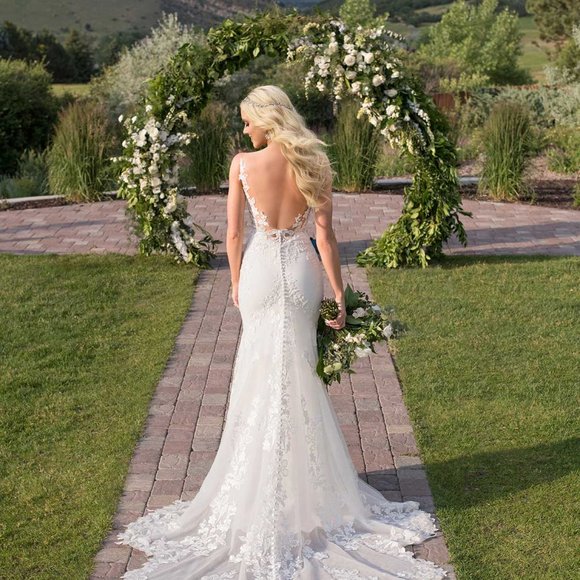 Martina Liana 1059 Wedding Dress in Ivory - Picture 11 of 11